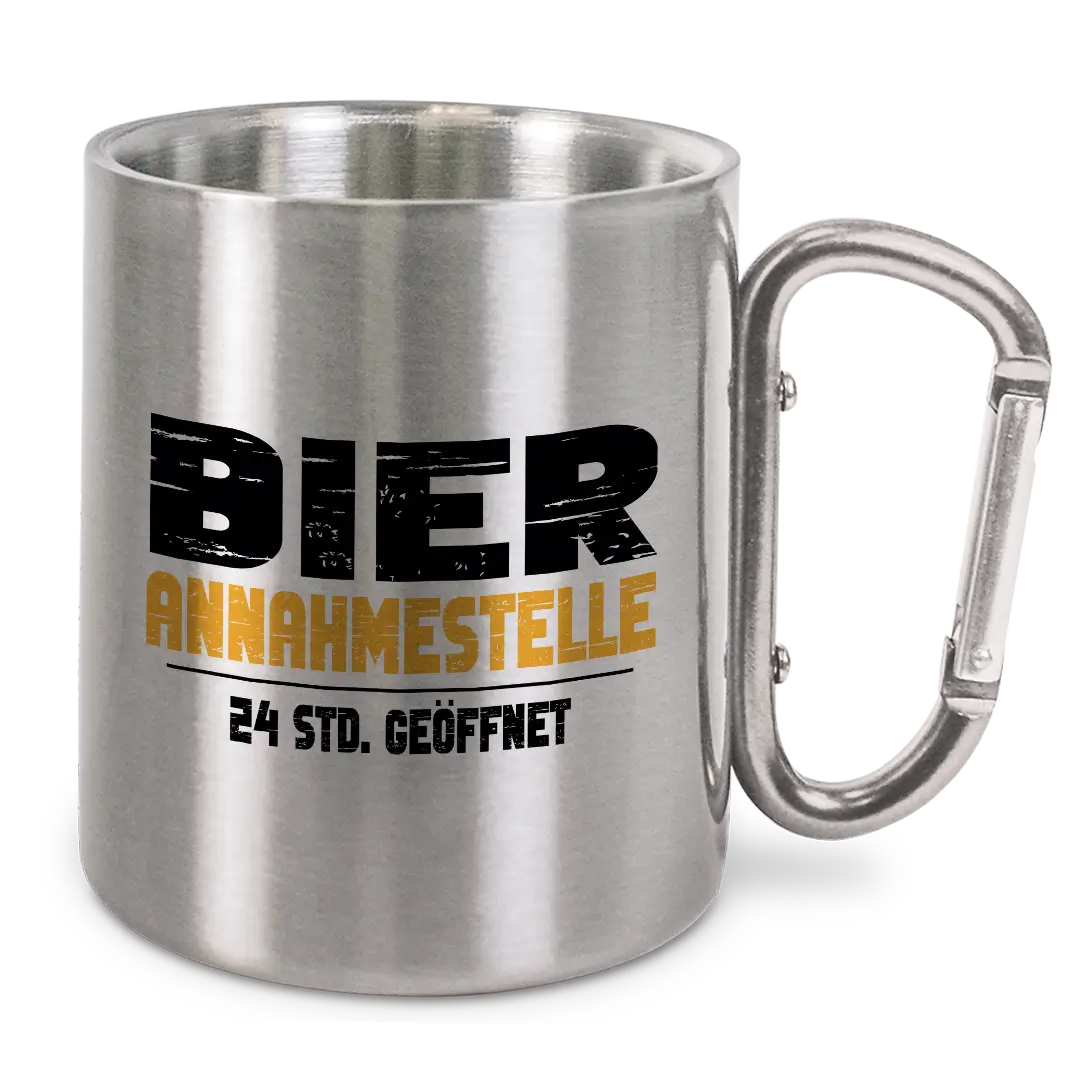 Bierannahmestelle: ein Edelstahlbecher mit Karabiner